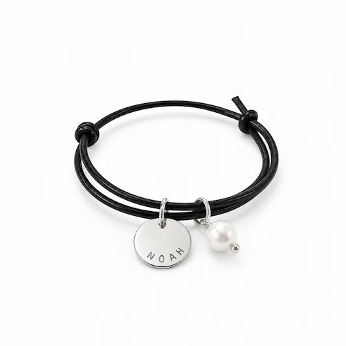 Embracelet, handgjort namnarmband med personlig gravyr av namn, datum eller egen text