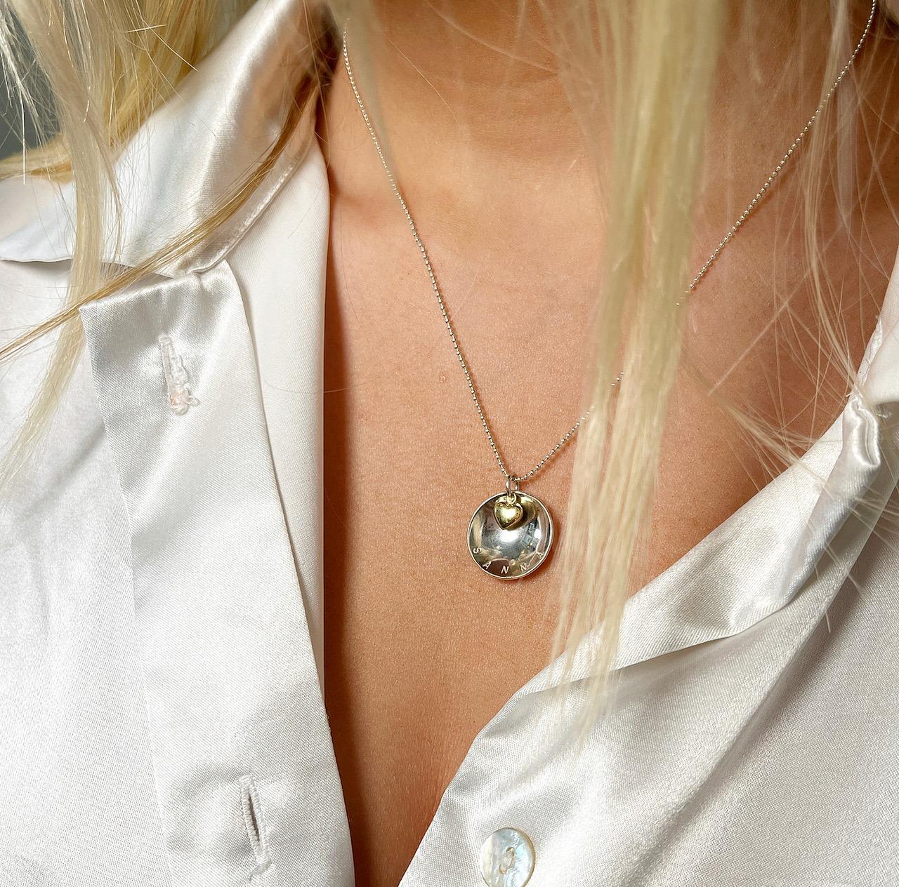 Hjärterum namnhalsband – En Skattgömma av Kärlek