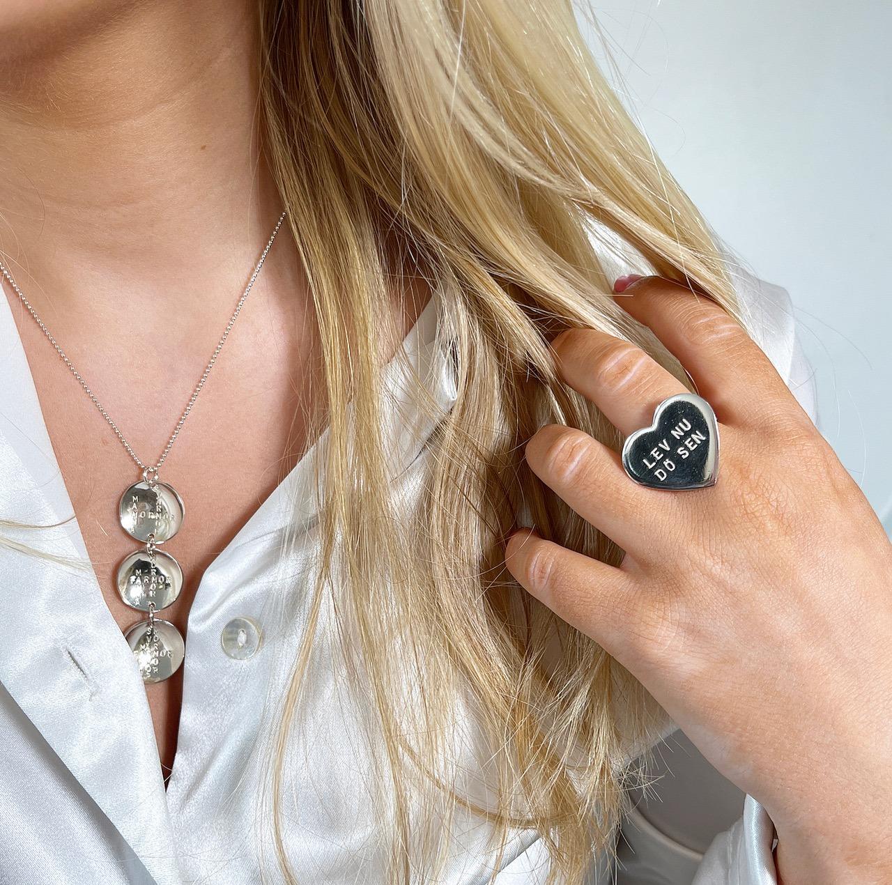 Hjärtering med gravyr - Lev nu dö sen - bild 2