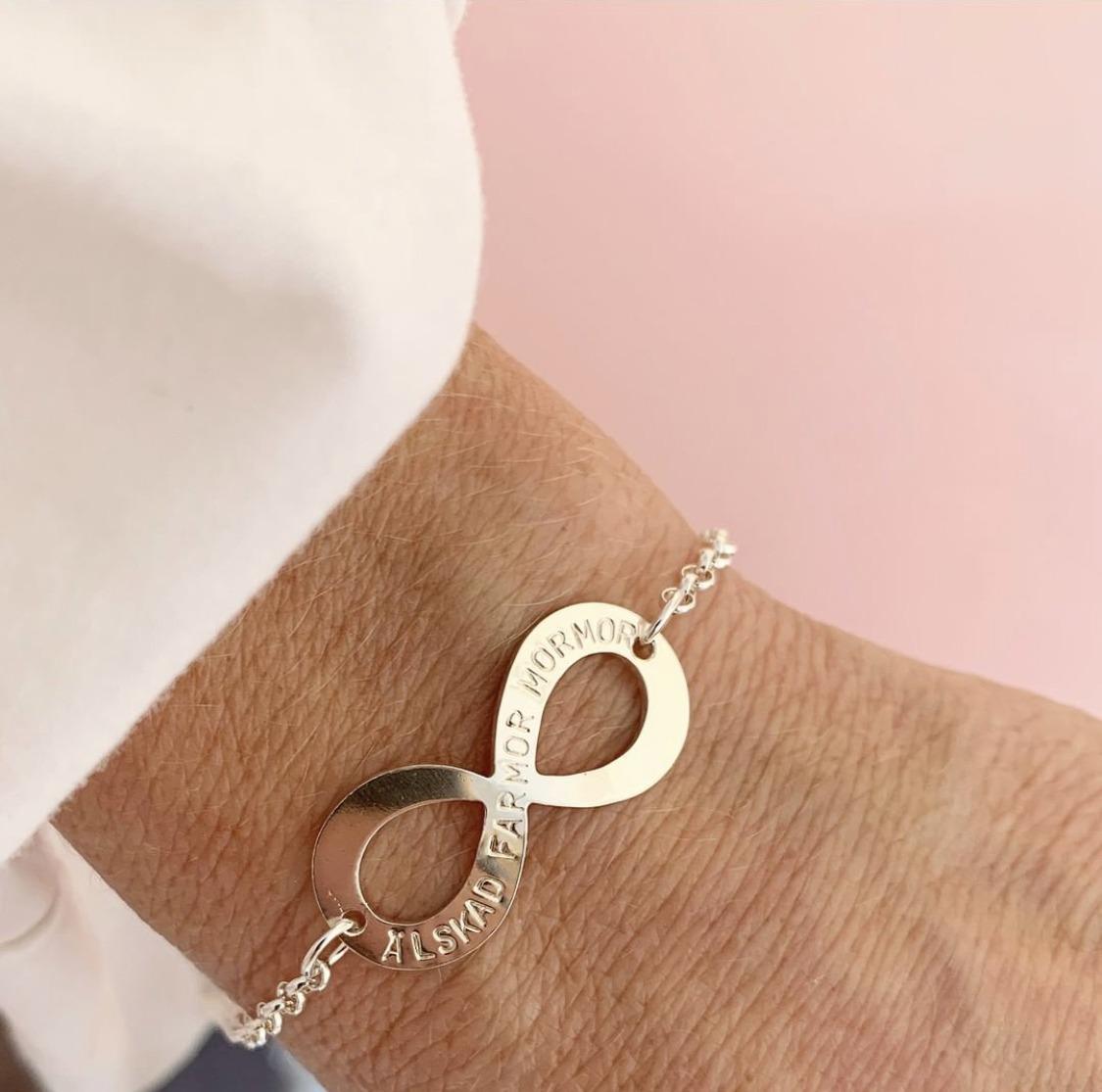 Armband Infinity i äkta silver med namn & gravyr - armband med evighetstecknet och personlig gravyr