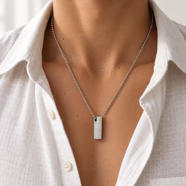 Namnstav Tegel – namnhalsband i silver med upp till 4 namn