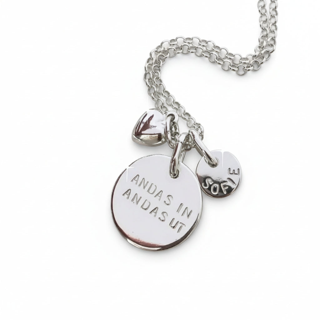Andas in andas ut halsband med handgjorda runda berlocker med egen text