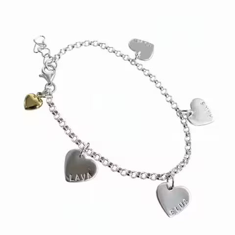 namnarmband med hjärtan