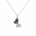 halsband i äkta silver med en fjärilsformad namnbricka med plats för gravyr av namn eller ord