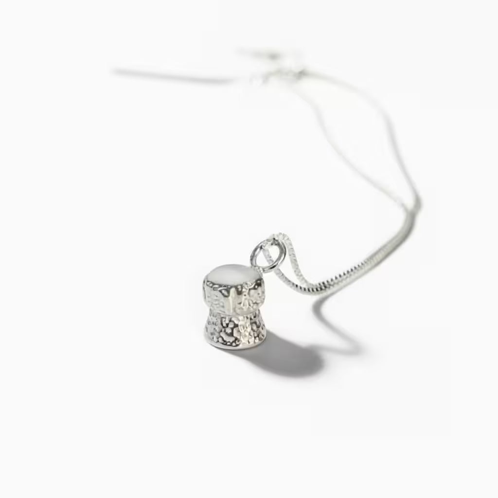 Handgjord champagnekork i solitt äkta silver som halsbandshänge, studentpresent. Amanda Egilson silversmed