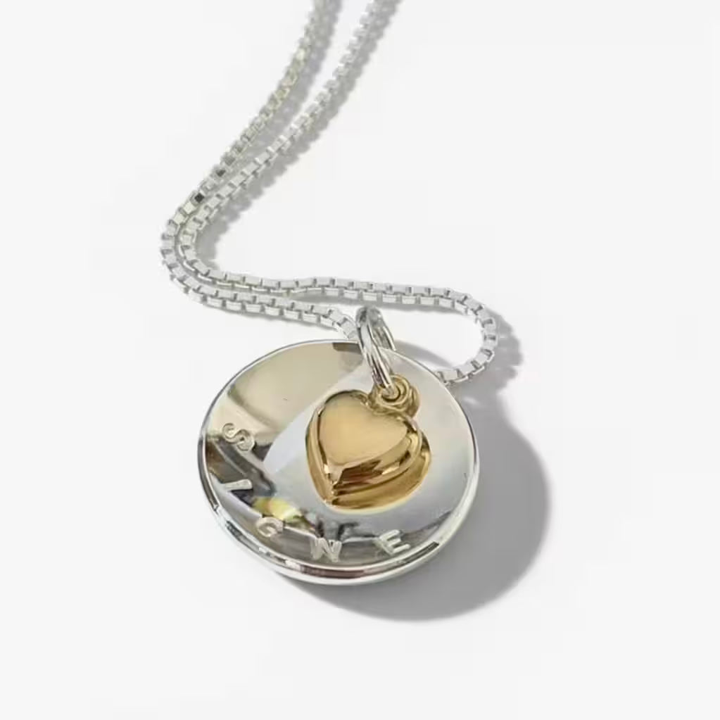 Coin namnhalsband med hjärta & namn grayvr