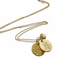 halsband med handavtryck på ett halsbandshänge i äkta guld 18k. Eget avtryck som minne