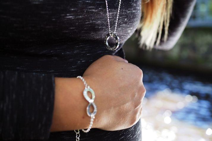 Armband Infinity i äkta silver med namn & gravyr - armband med evighetstecknet och personlig gravyr och text