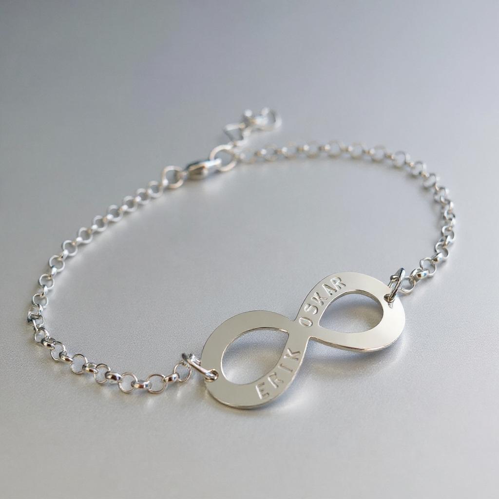 Armband Infinity i äkta silver med namn & gravyr - armband med evighetstecknet och personlig gravyr