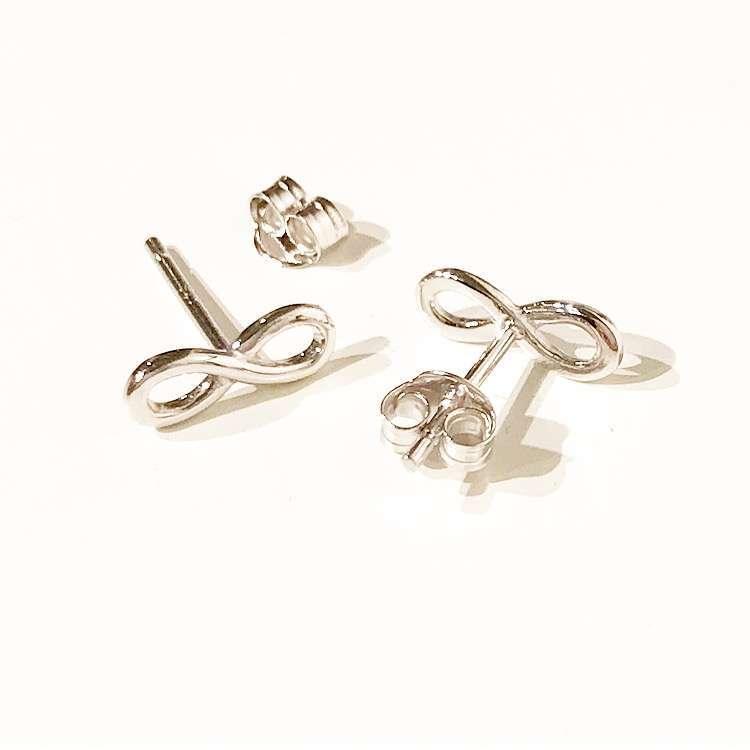 Infinityörhängen örhängen i äkta silver med infinitysymbolen 