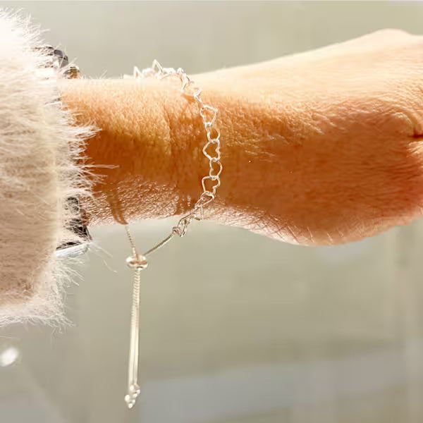 silverarmband med hjärtan och justerbar storlek i äkta silver