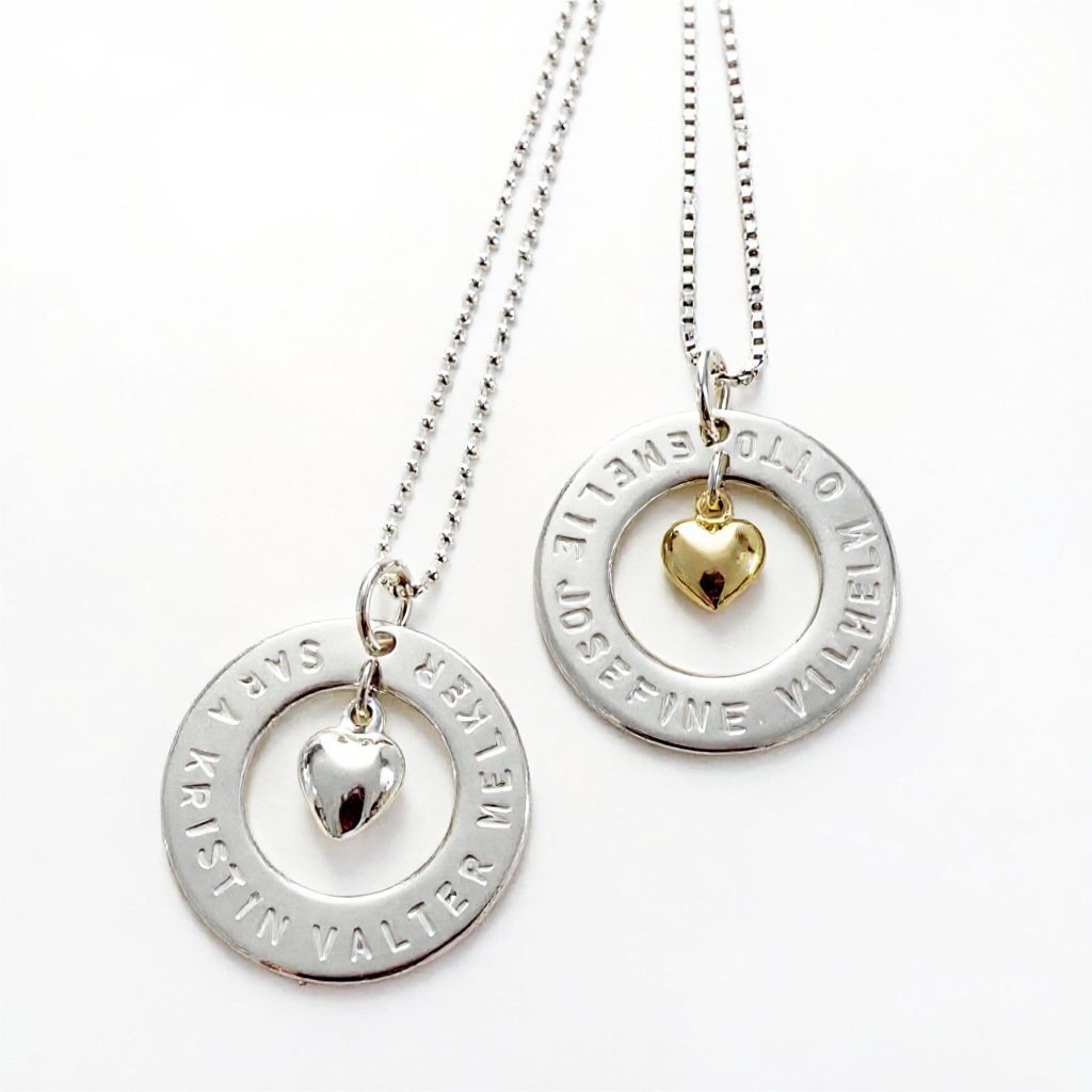 Namnhalsband med gravyr i äkta silver och 18K guld - med plats för flera namn