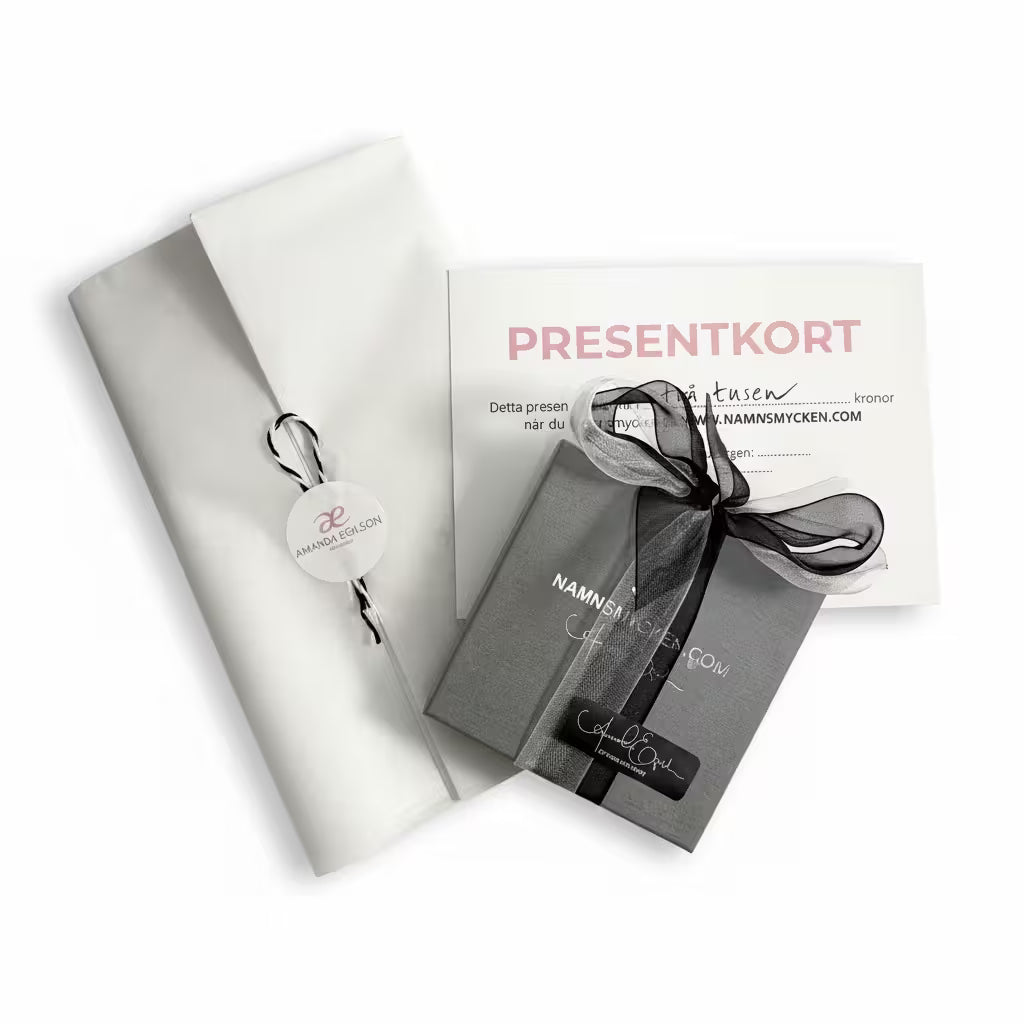 presentkort på namnsmycken och andra personliga smycken med gravyr