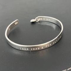 citatarmband quote bracelet stelt armband i äkta silver med ditt favoritcitat graverat för hand i stockholm