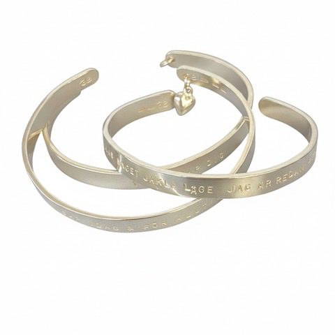 citatarmband quote bracelet stelt armband i äkta silver med ditt favoritcitat graverat för hand i stockholm