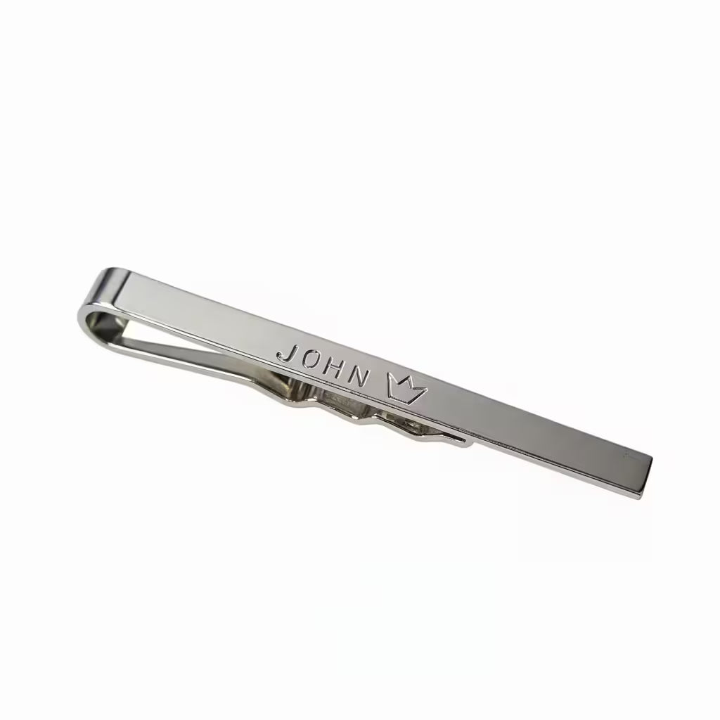 personlig slipsnål i äkta silver med gravyr eller budskap eller namn