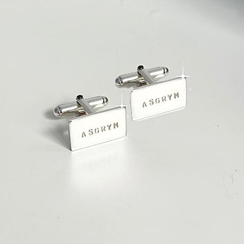 Stilrena manschettknappar med gravyr i äkta silver