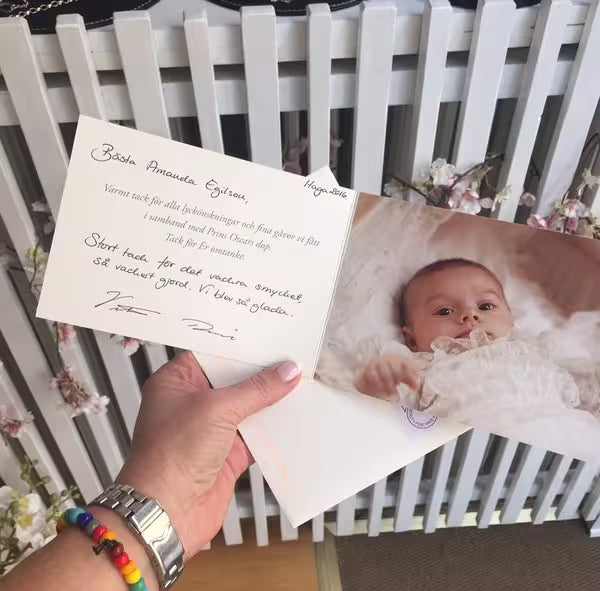 Tackkort från HKH Kronprinsessan Victoria och Daniel för det dopsmycke med namn som prinsessan Estelle fick i samband med sitt dop.