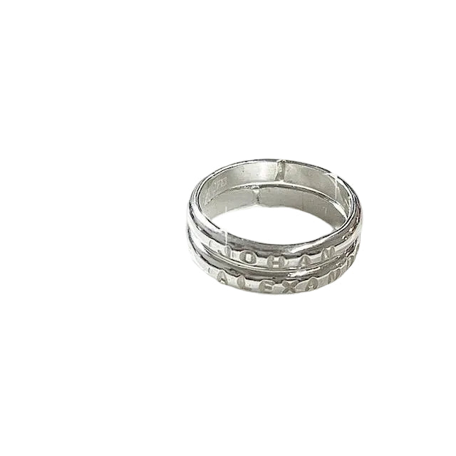 Tunn handgjord namnring i äkta silver med gravyr